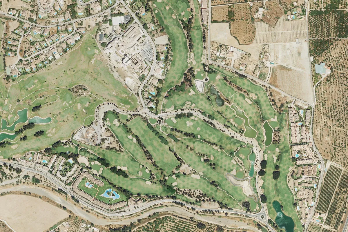 Vista aérea del campo de golf Campo Los Lagos