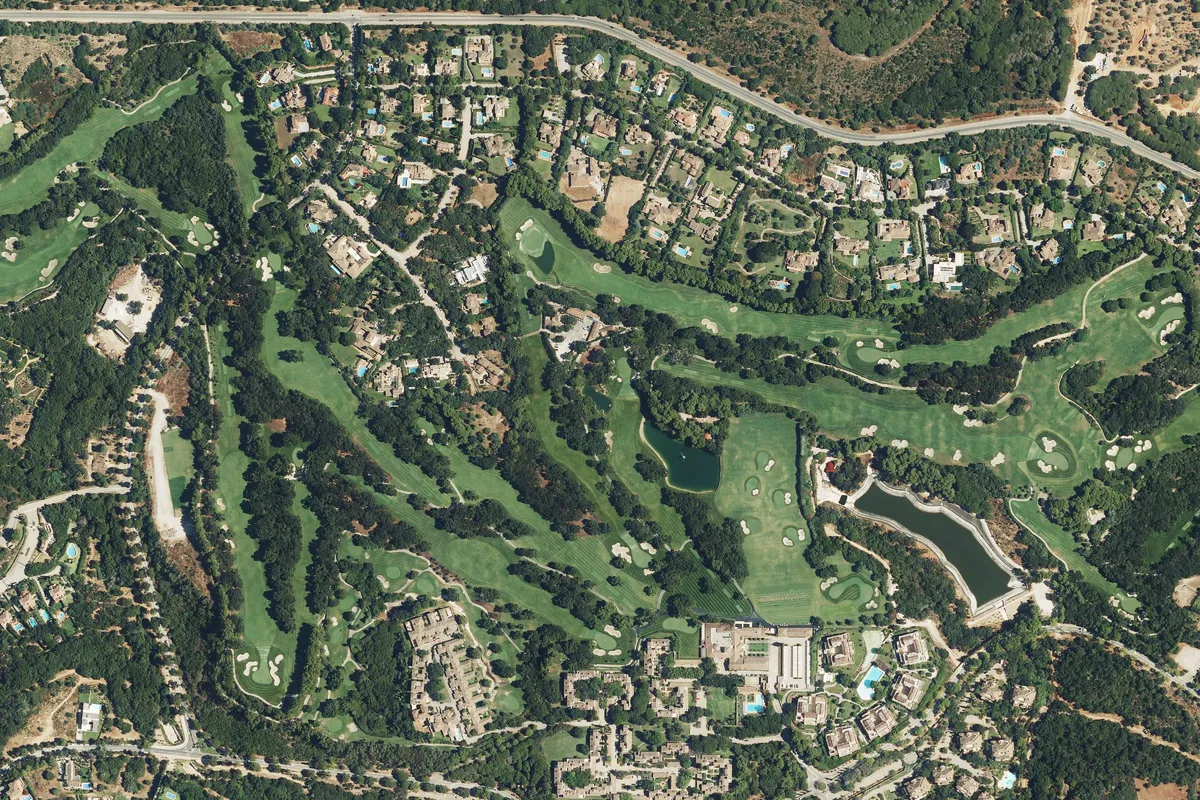 Luftaufnahme des Golfplatzes Club de Golf Valderrama